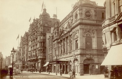 Dalys Theatre en noordzijde van Leicester Square, Londen door English Photographer